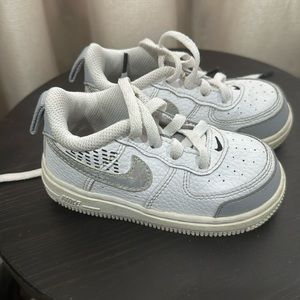 Nike forcé 1 black and grey